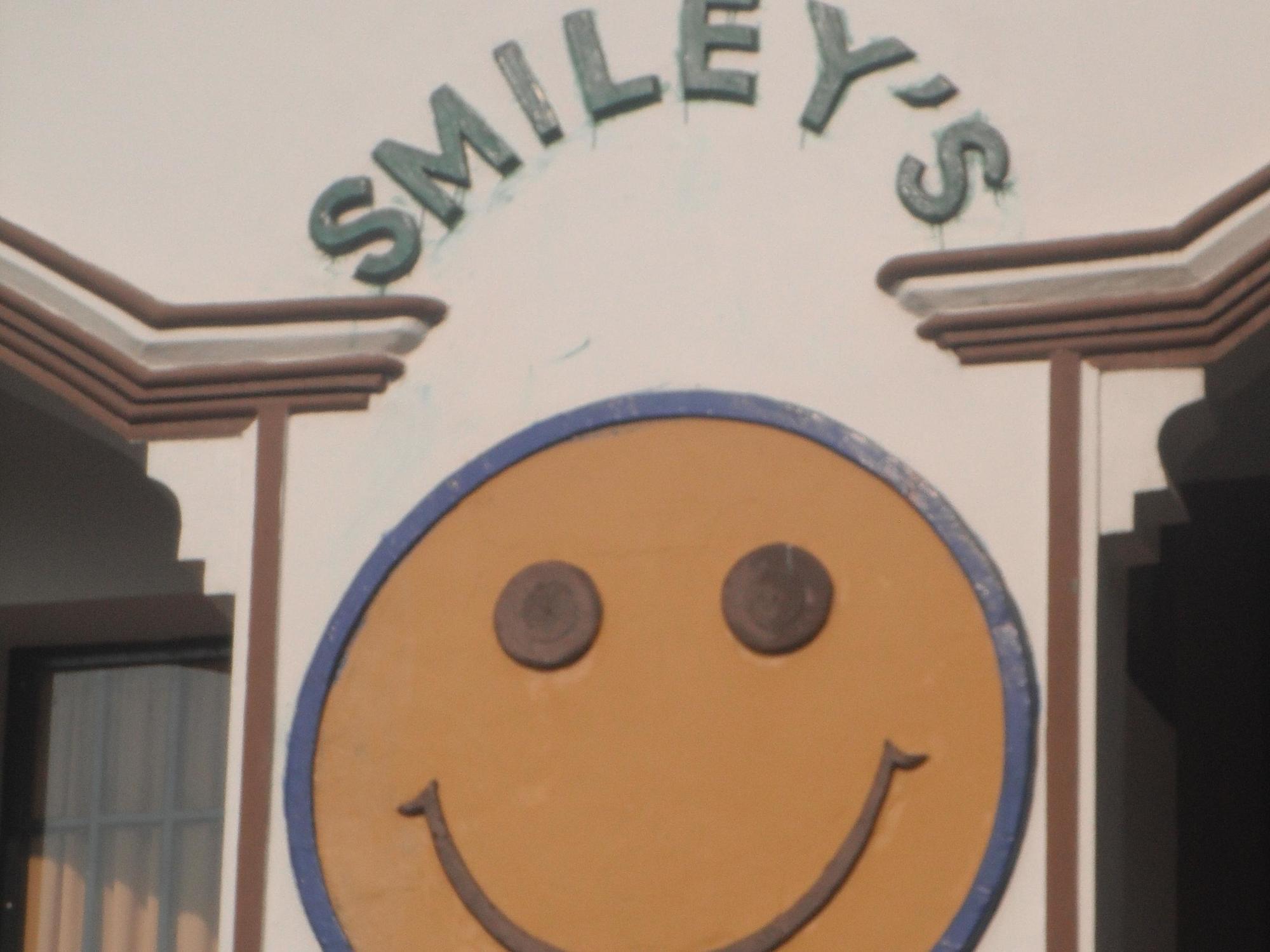 Smiley'S Guesthouse Сиемрип Экстерьер фото